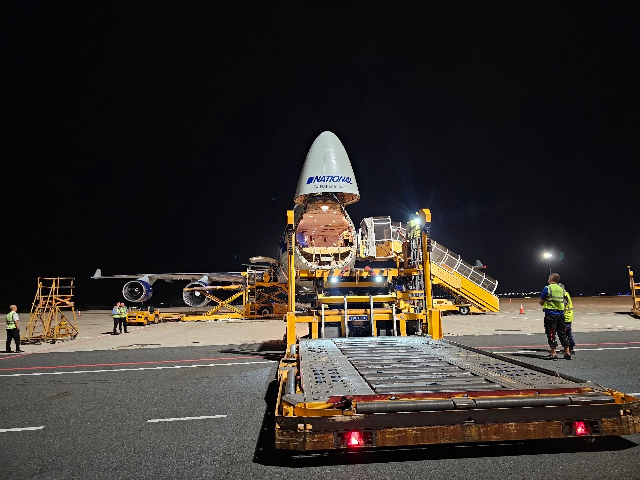Máy bay vận tải Boeing 747-400F hạ cánh an toàn tại cảng HKQT Cam Ranh